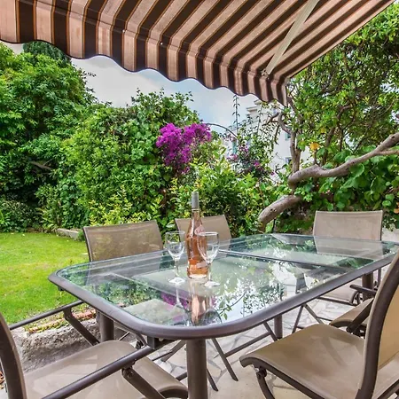 Apartment Welcome To Port - Ac, Garden, Port 2 Min Walk