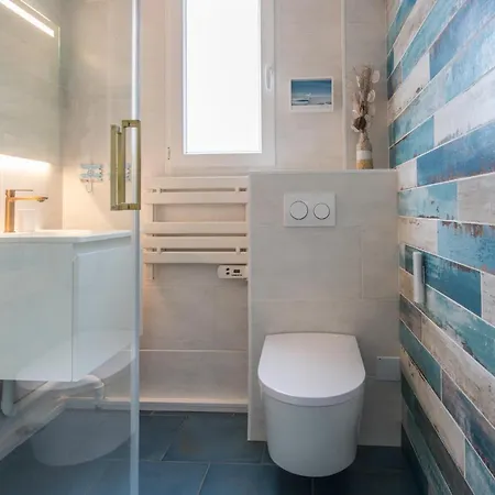Apartment Welcome To Port - Ac, Garden, Port 2 Min Walk Nice