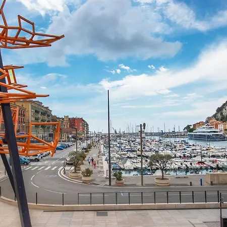 Welcome To Port - Ac, Garden, Port 2 Min Walk * Nice